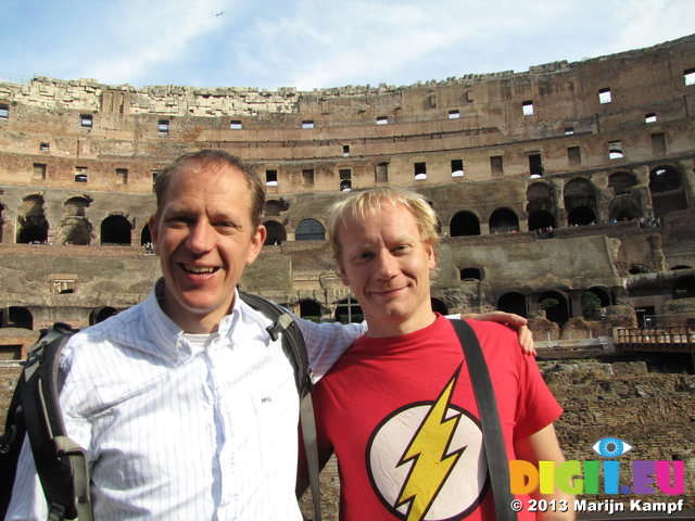 SX31022 Pepijn and Marijn in Colosseum